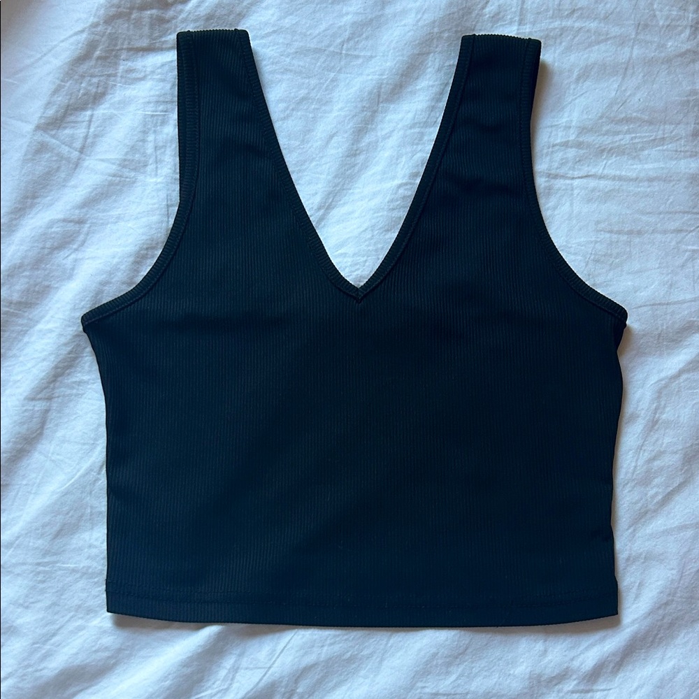Black classic cropped tank top.
